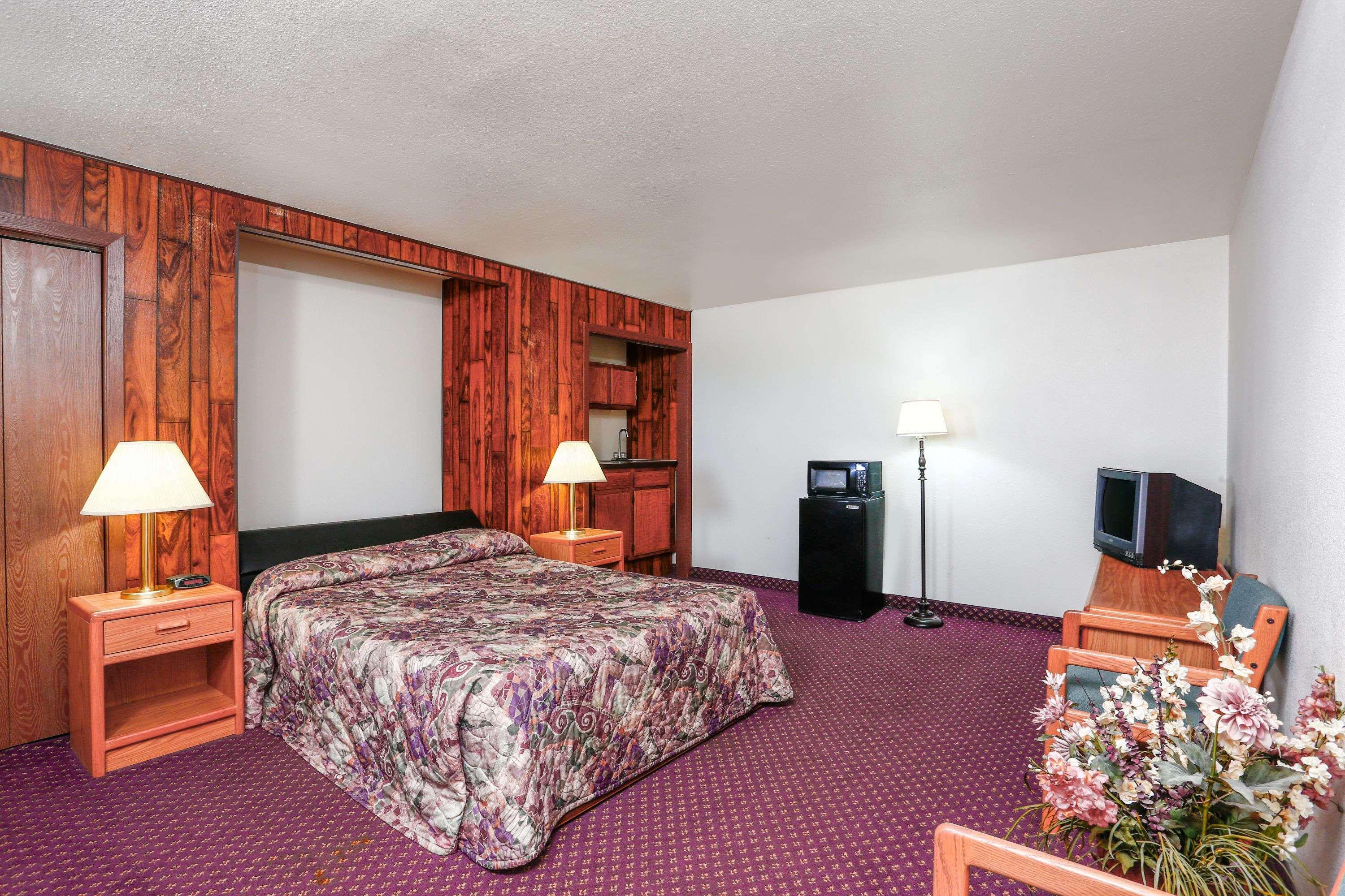 Travelodge By Wyndham Deer Lodge Montana Екстер'єр фото