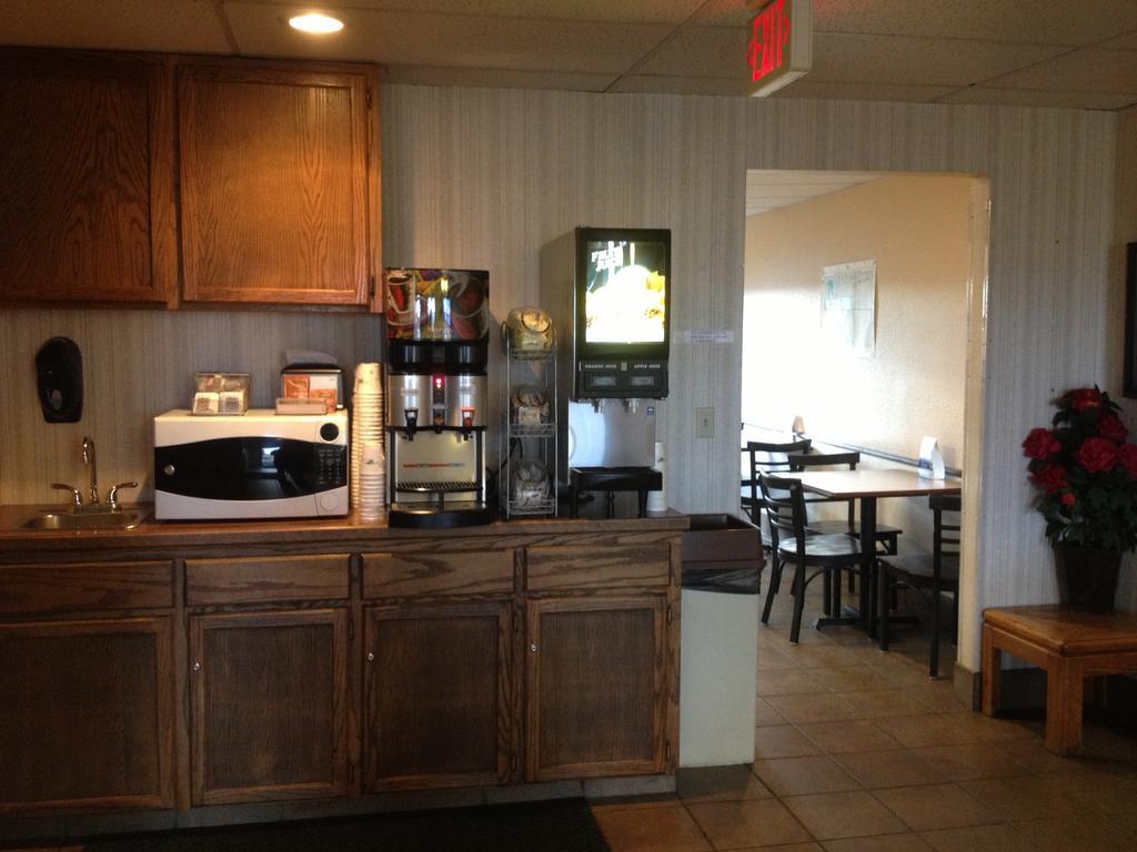 Travelodge By Wyndham Deer Lodge Montana Екстер'єр фото
