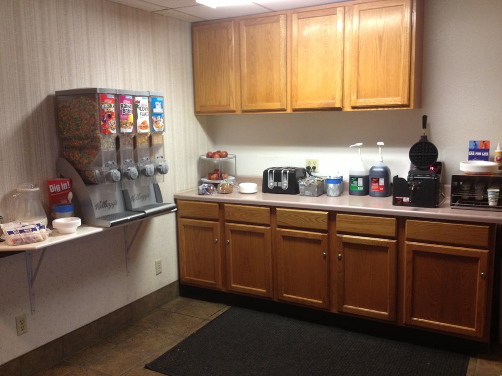 Travelodge By Wyndham Deer Lodge Montana Екстер'єр фото