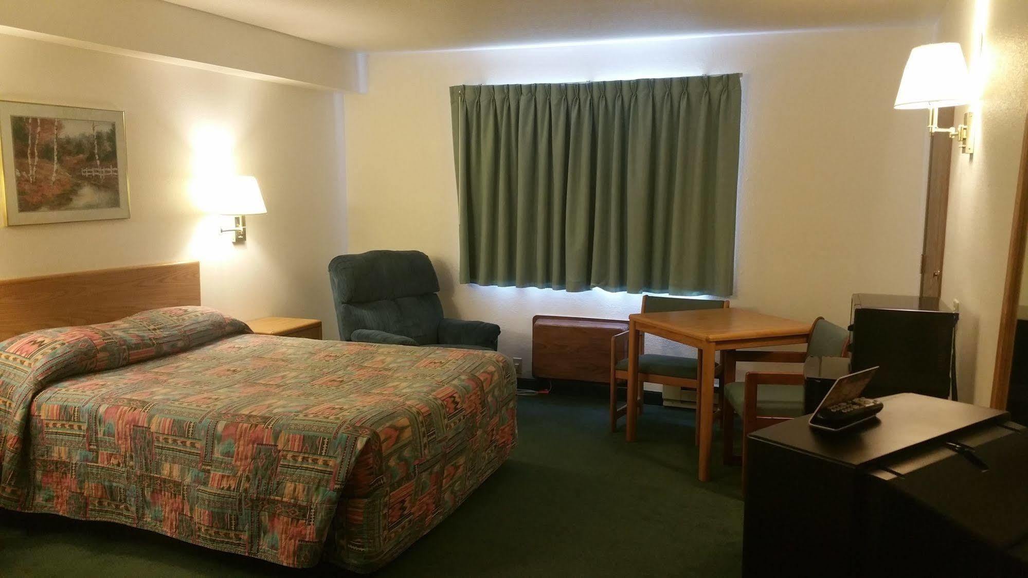 Travelodge By Wyndham Deer Lodge Montana Екстер'єр фото